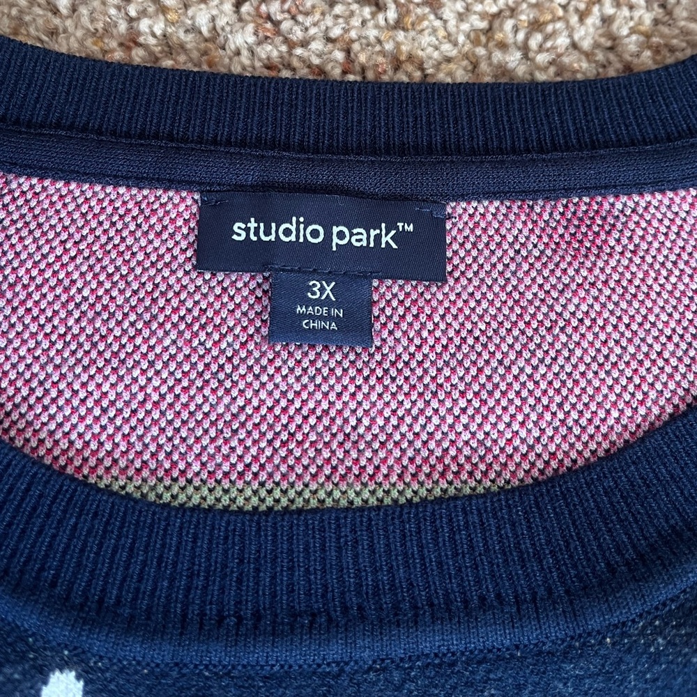 Like New Studio‎ Park Christmas Holiday Vacation Navy Blue Sweater - Picture 4 of 5
